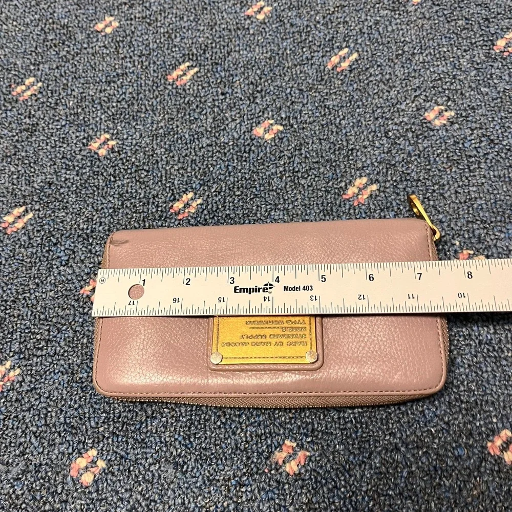 Marc by Marc Jacobs Leather Zip Around Wallet Standard‎ Supply Card Slots Mauve